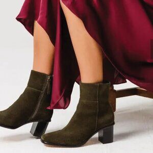 NWOB Portland Leather Patina Vero Chelsea Boot - Vine / Size 11
